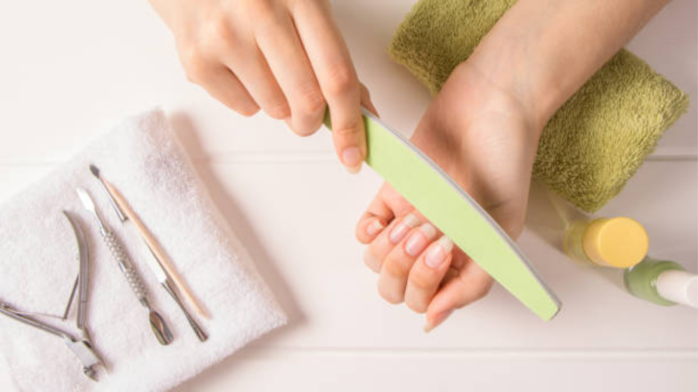 How to File Nails Correctly: It Seems Easy, Yet Many People Get It Wrong