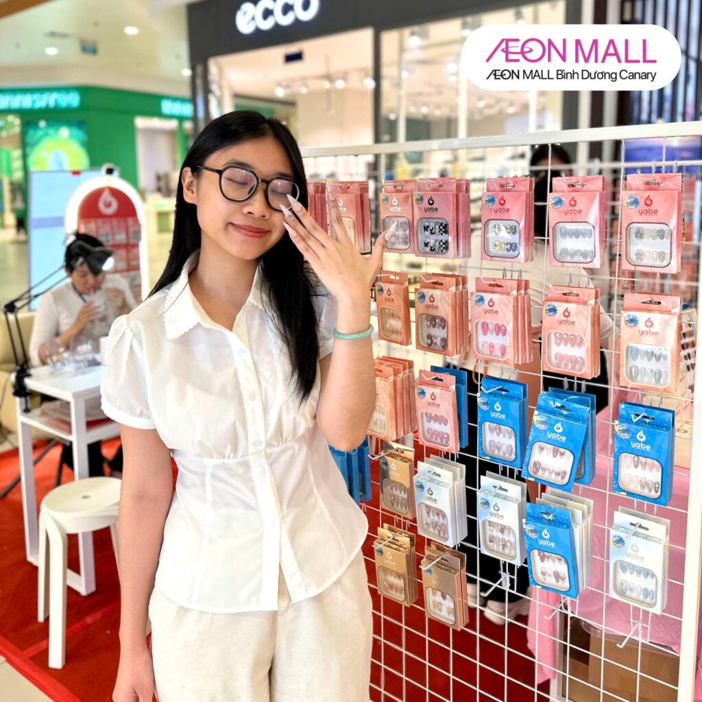 Handmade Fake Nails vs Press-Ons: What’s the Real Difference? (Nailbox & DIY Guide) Handmade Fake Nails vs Press-Ons: What’s the Real Difference? (Nailbox & DIY Guide)