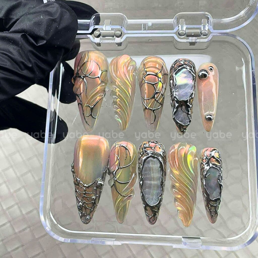 Handmade Fake Nails vs Press-Ons: What’s the Real Difference? (Nailbox & DIY Guide) Handmade Fake Nails vs Press-Ons: What’s the Real Difference? (Nailbox & DIY Guide)