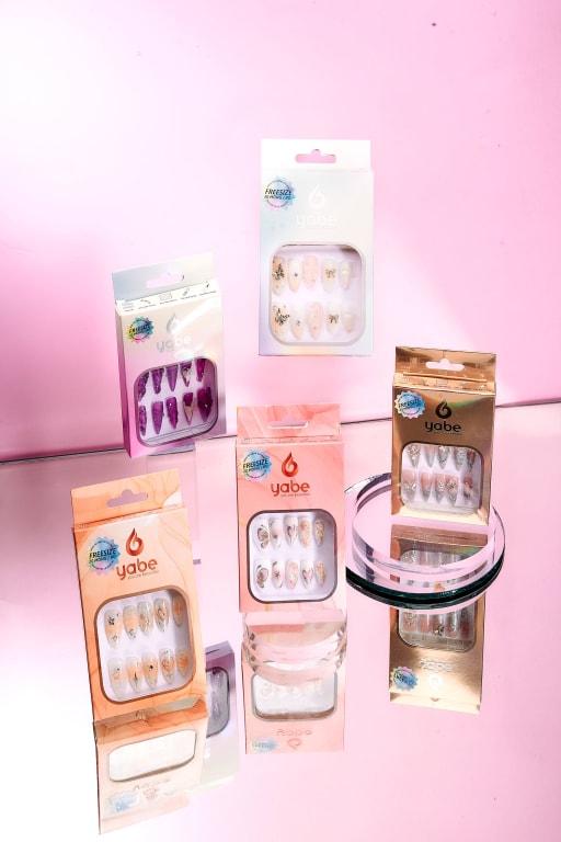 Handmade Fake Nails vs Press-Ons: What’s the Real Difference? (Nailbox & DIY Guide) Handmade Fake Nails vs Press-Ons: What’s the Real Difference? (Nailbox & DIY Guide)