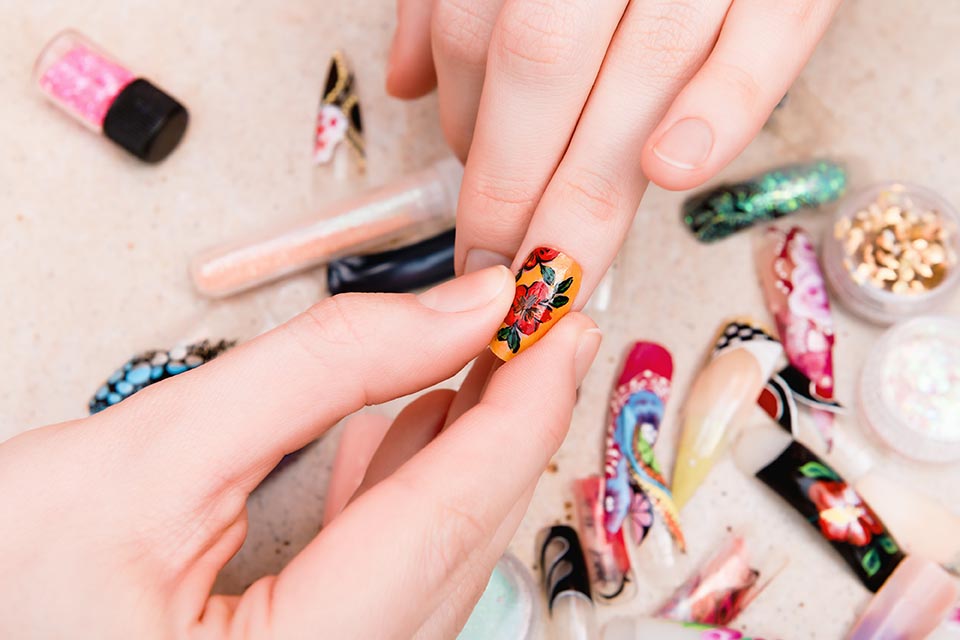 High quality wholesale press-on nails with floral design