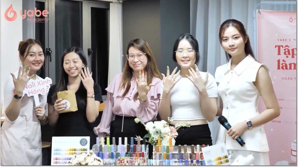 Workshop Press on Nails Creation