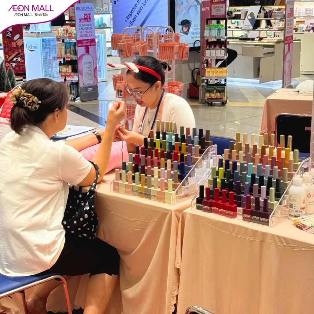 Nail Art Trends at AEON Mall Binh Tan