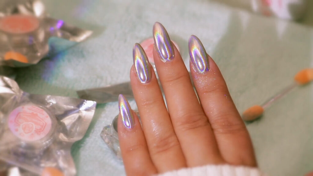 Holographic cute nail designs 2026 with rainbow chrome shine