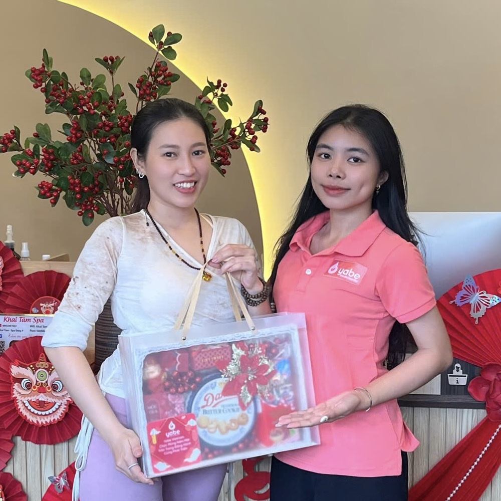 Yabe handcrafted press-on nails for wholesale partnership
