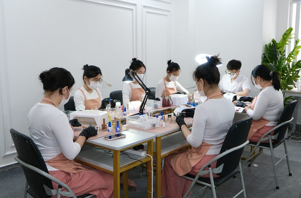 Yabe press on nails manufacturer technicians