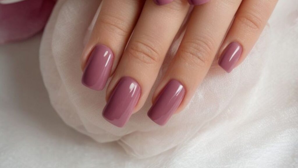 Best nail polish colors for tan skin: dusty rose