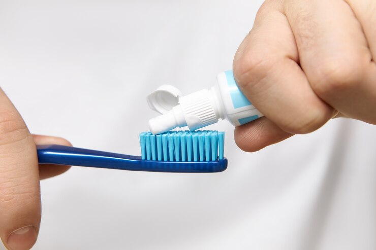 How to remove nail polish at home using toothpaste
