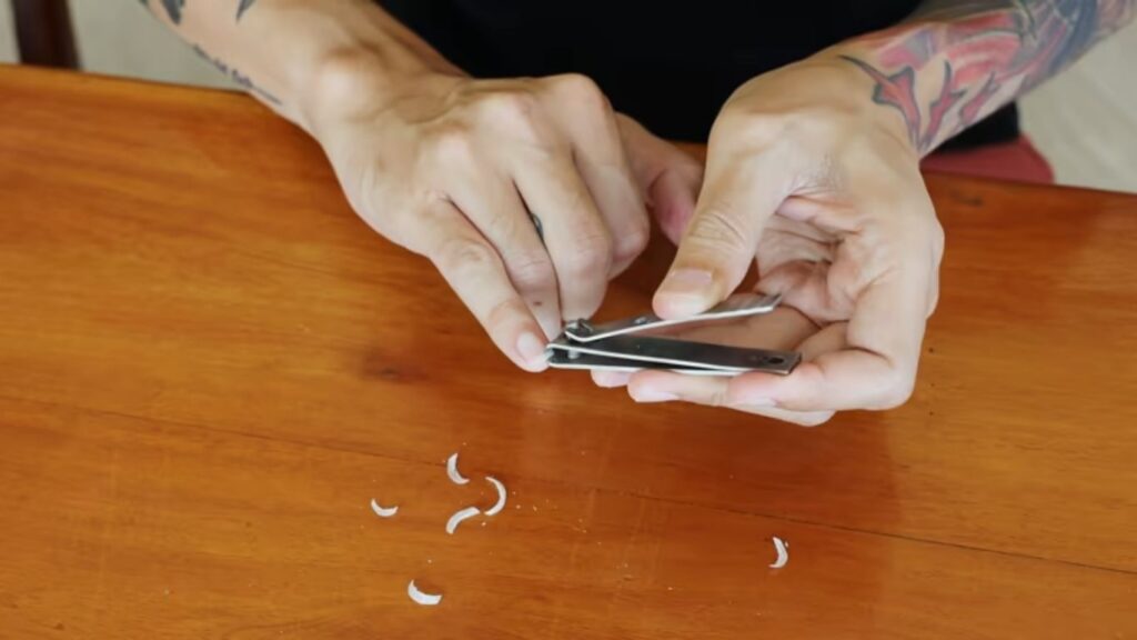 Japanese belief about whether it is bad luck to cut your nails at night