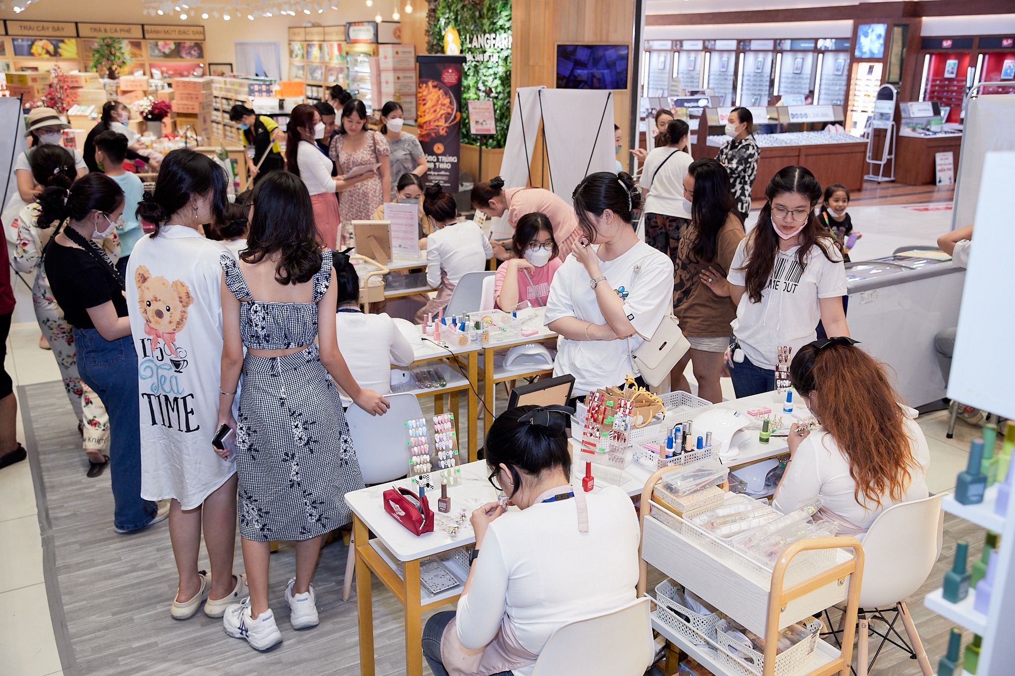 Exploring the Rise of Handmade Press-On Nails in the Wholesale Sector